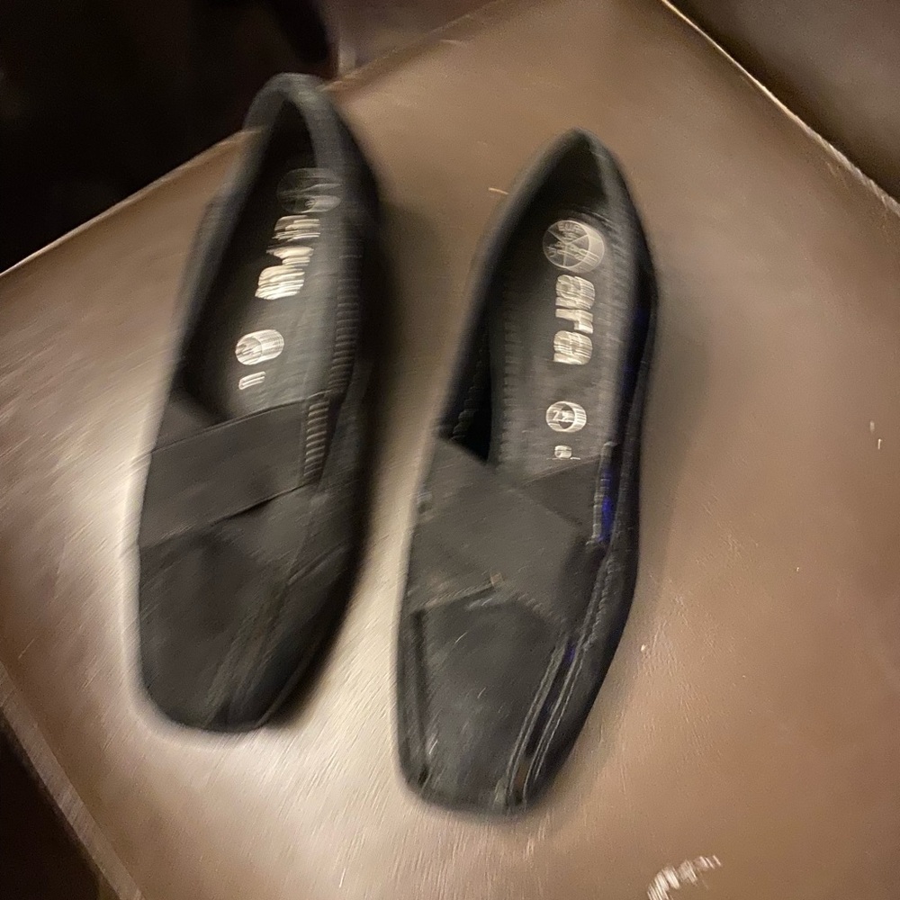 not sure if size  says 2 and half   i’m a size 5 and it fits
